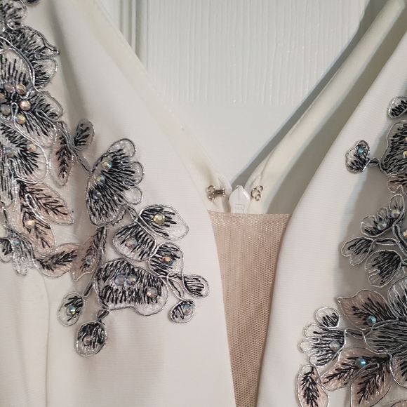 NEW EXCAPE EMBROIDERED GOWN DRESS - Picture 5 of 8